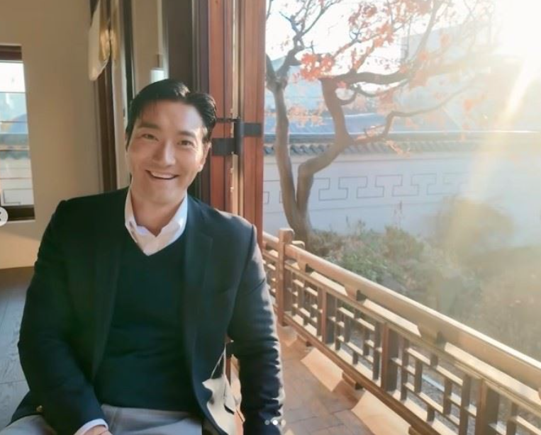 始源的貼文引發爭議。(圖/翻攝IG)